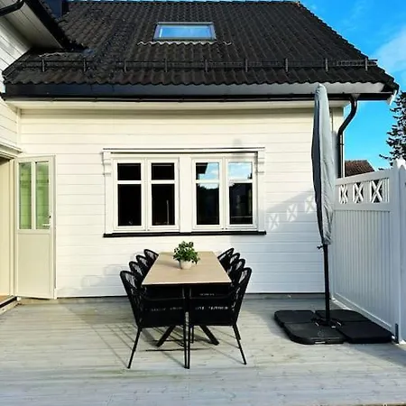 Stor Enebolig I Villa *