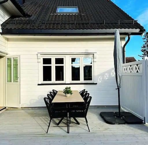 Stor Enebolig I Villa *